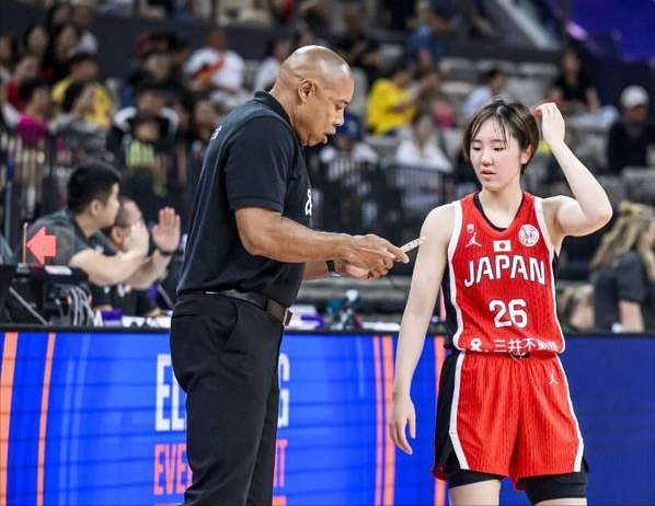 日本女篮外, 了改变命运, 球馆里总回