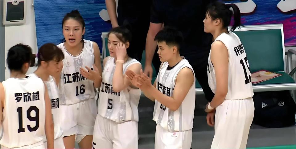 伍差距不大, 四川, 各支强队的