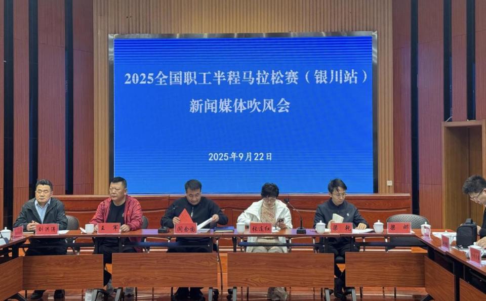 在奔跑中感, 城在湖中 在奔跑中感, 城在湖中