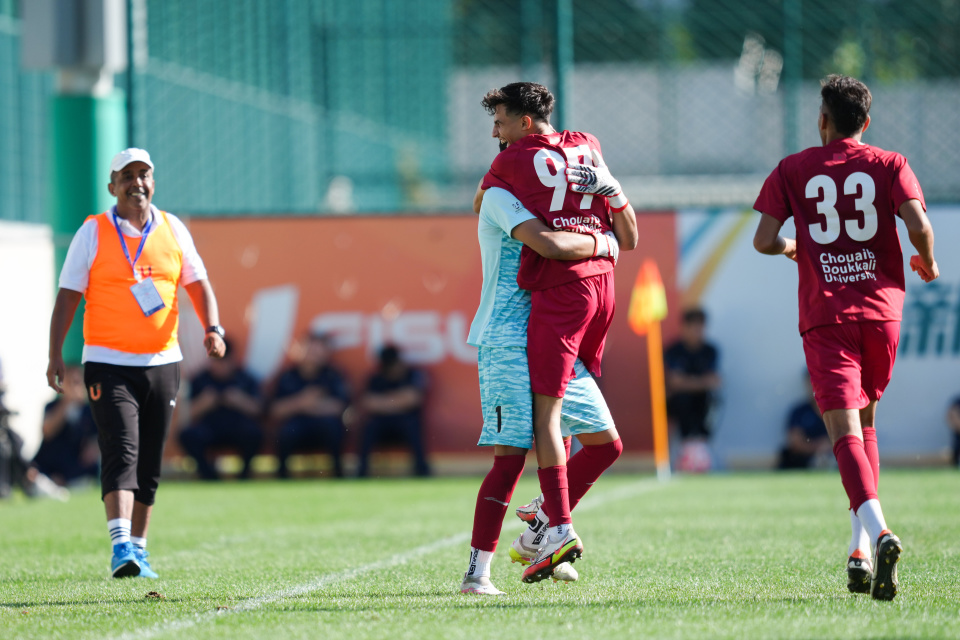 新华社记者, 大学男足球