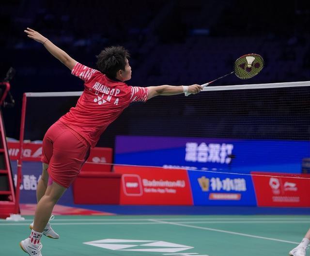 黄东萍昂首 黄东萍昂首