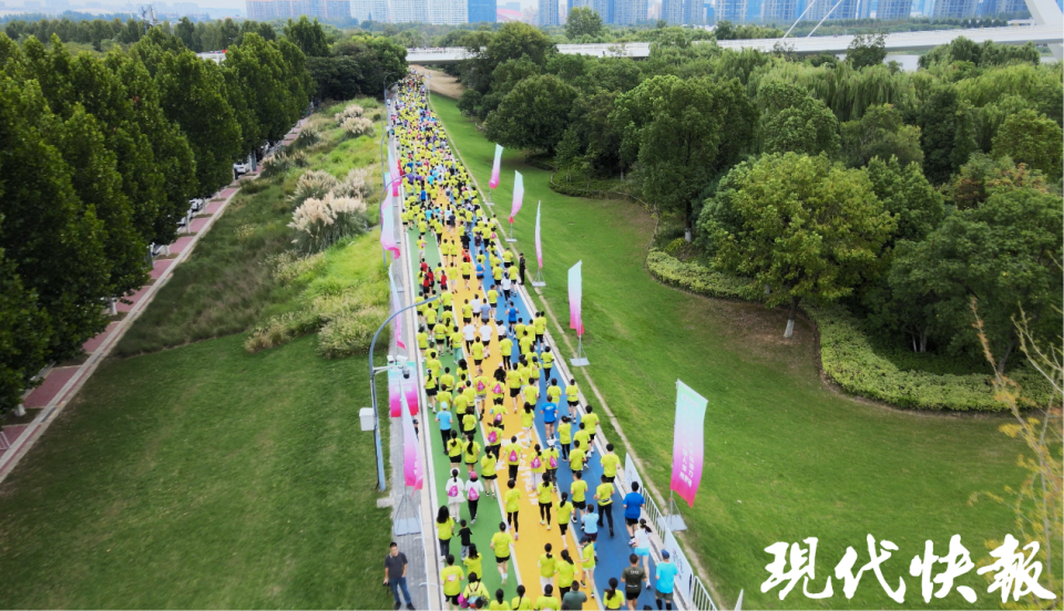 全国运动会, com, 到赛道两侧