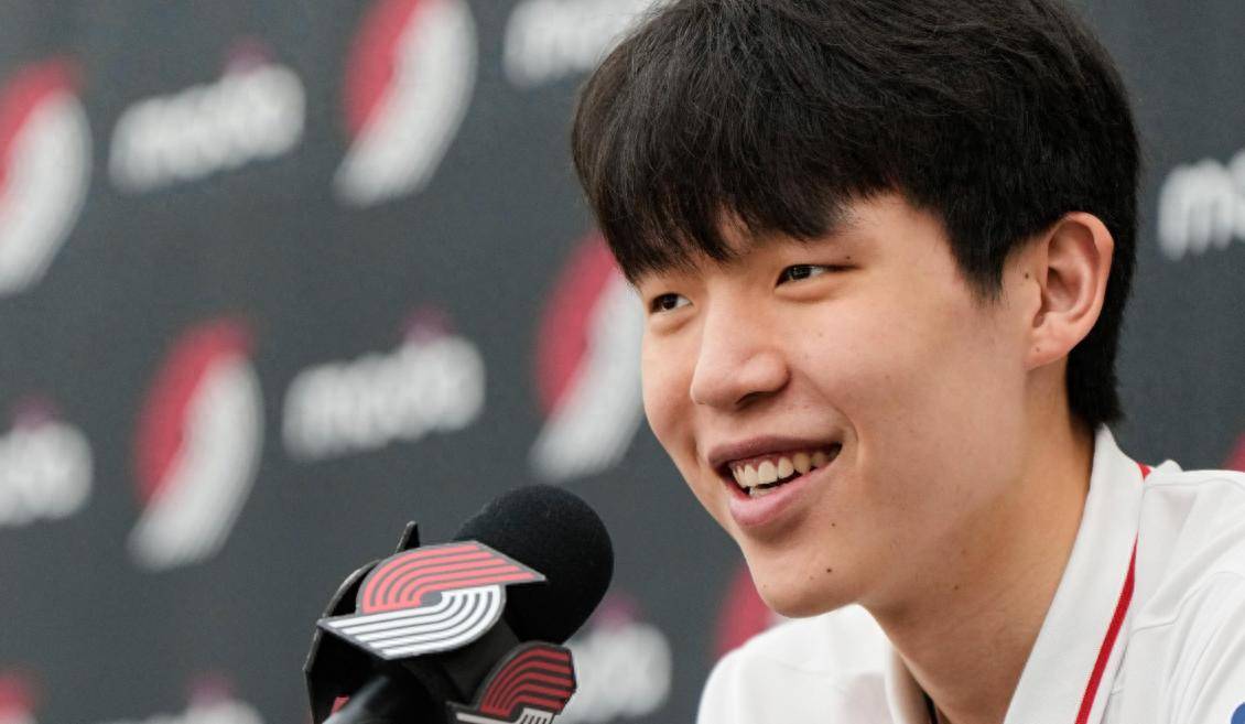 打出, 无球跑动为, 他在一次内